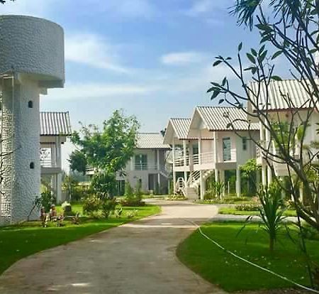 Baan Suan Geb Tawan Hotel Lopburi Exterior photo